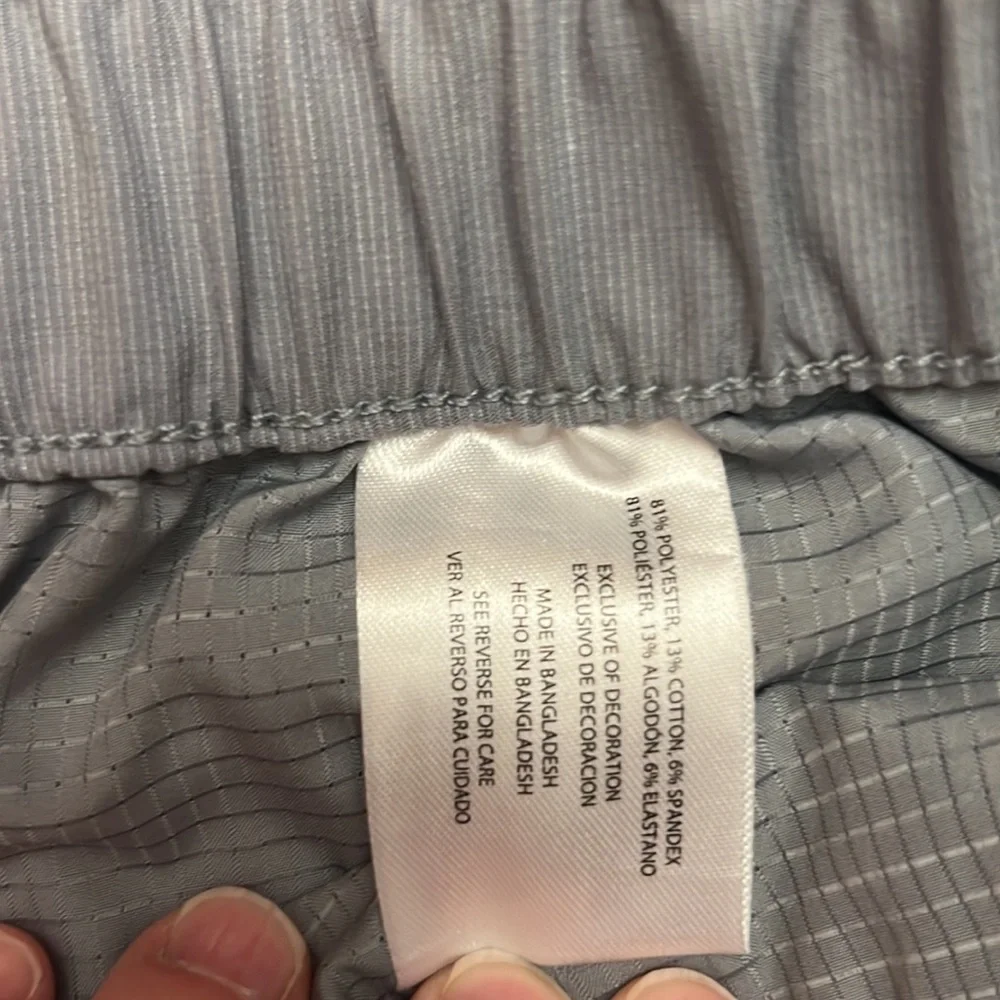 Banana republic men’s flat front shorts.  Size 36.  Excellent condition